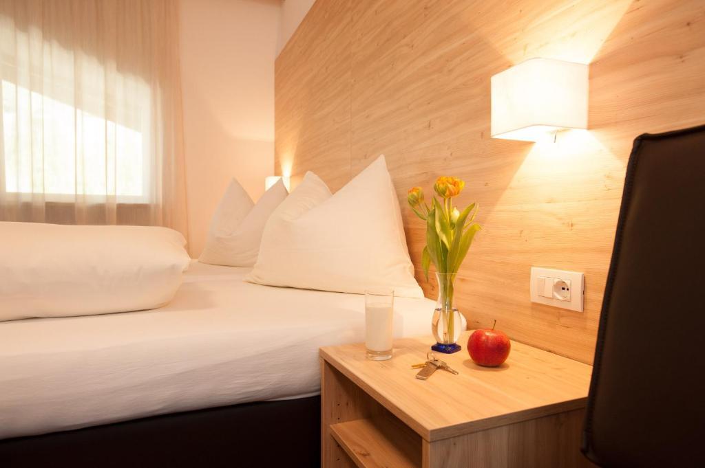 Hotel Stifter Лутаґо Номер фото