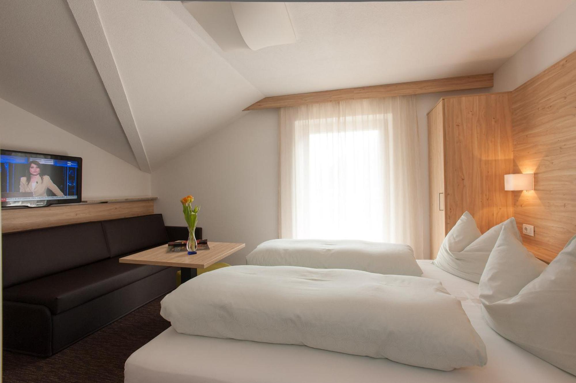 Hotel Stifter Лутаґо Екстер'єр фото
